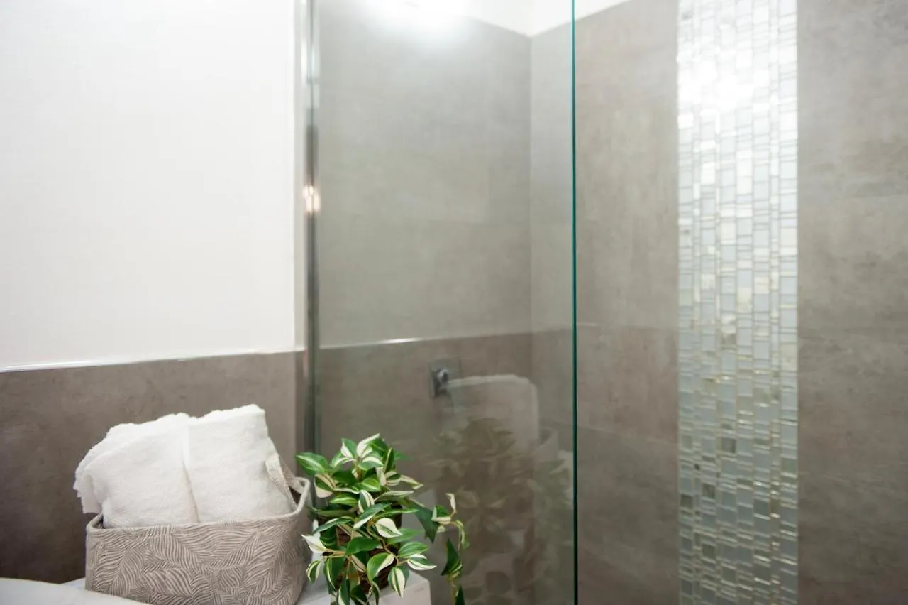 Fuori Le Mura San Frediano- Flo Apartments Florence 0*,  Italy